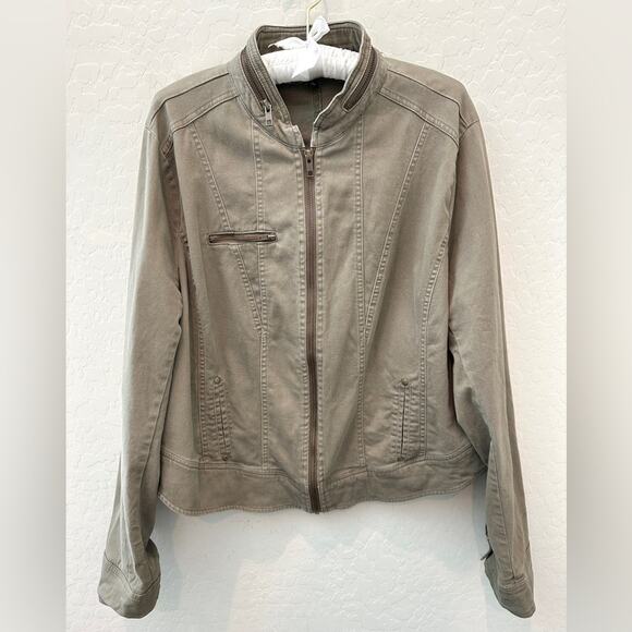 TORRID | Plus Size Khaki Olive Green Faded Utility Cargo Bomber Jacket | 1X - Picture 1 of 7